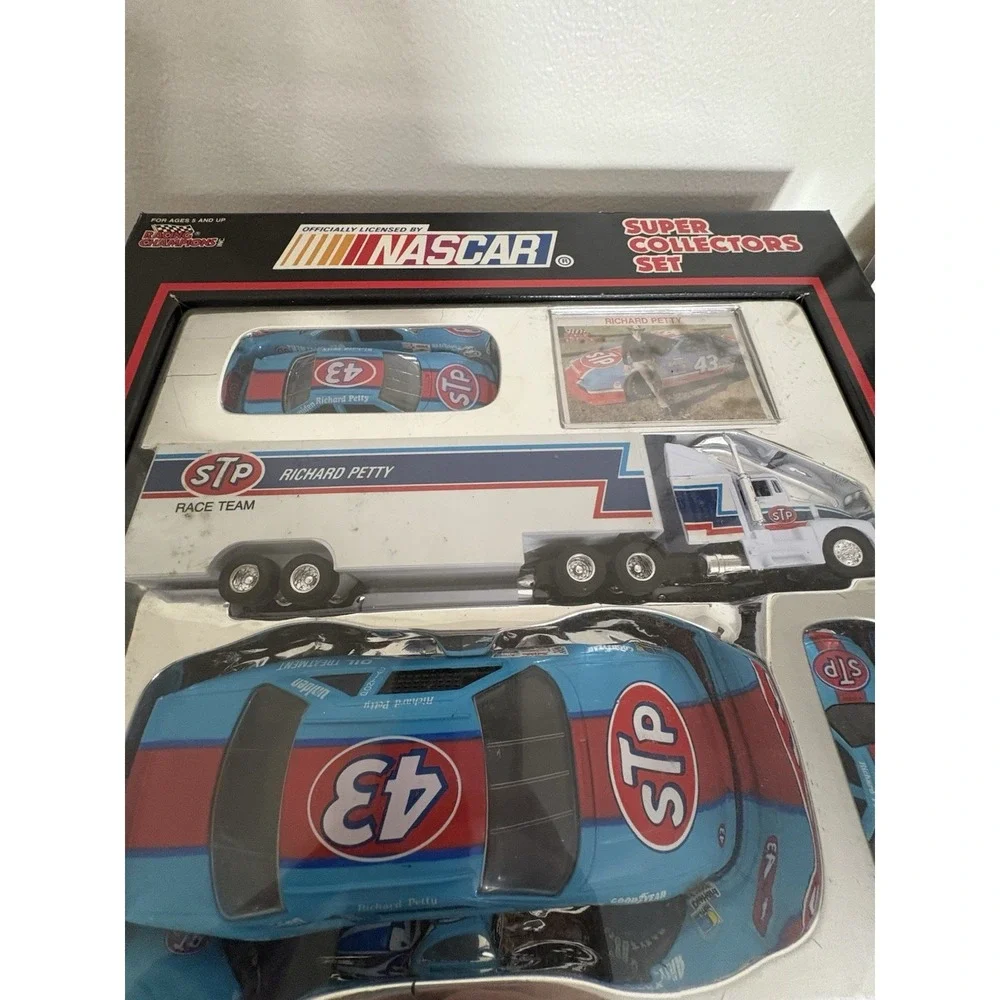 RACING CHAMPIONS #43 RICHARD PETTY 1992 SUPER COLLECTOR Set 3 Cars Transporter
